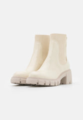Steve Madden Hayle Bone Chunky Lug Heel Pull On Rounded Toe Fashion Ankle Boots